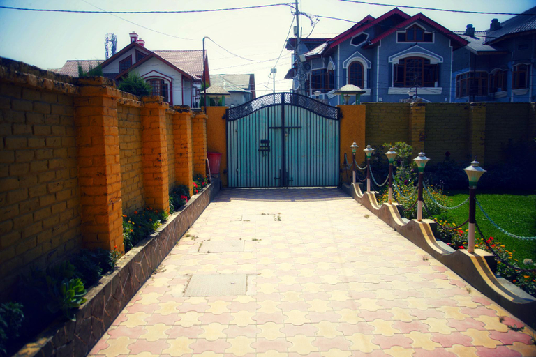 Exterior & Views