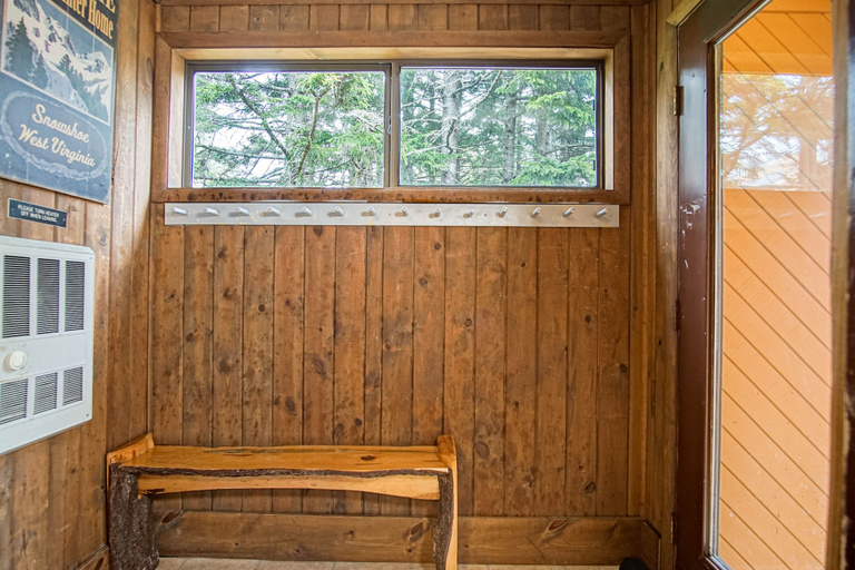 Interior 2, 2 Br: Wabasso 14: Mid Flume Nearest Slope, Pocahontas