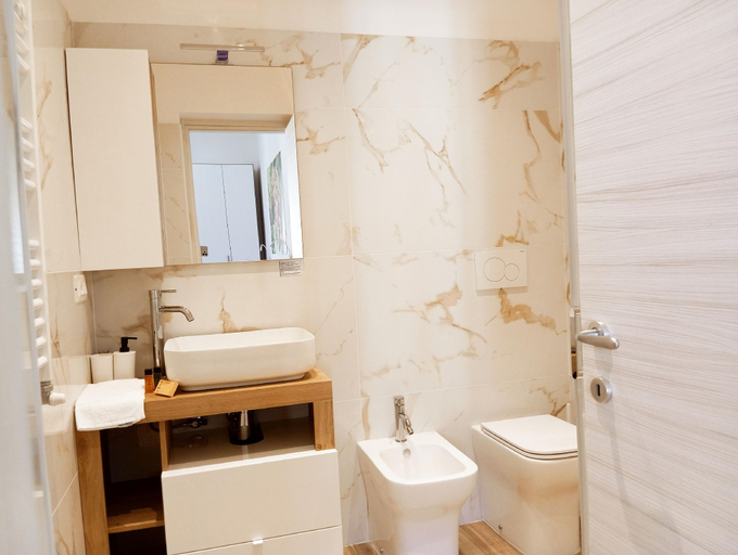 Bathroom 4, Al molo 21, La Spezia