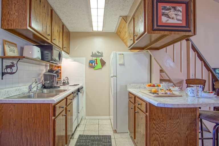 Private kitchen, 1br: Studio Loft Ridgewood 59 Wood Fireplace, Washer and Dryer Full Kitchen, Pocahontas