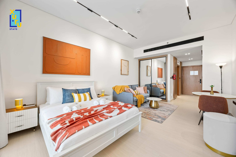 Room 5, The Velvet Apex Studio w/ Jacuzzi Trillionaire, Dubai