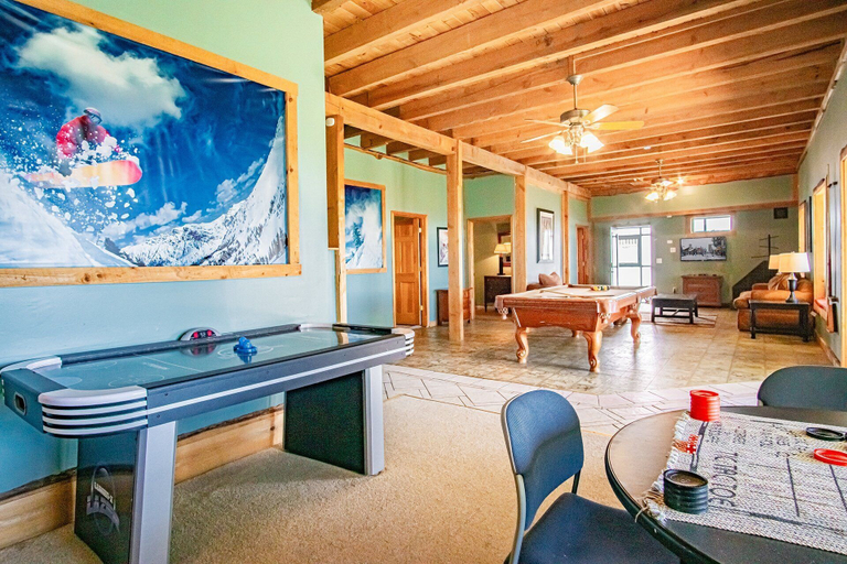 Game room 3, Autumn Escape Indoor Plunge Pool + 22 Guests, Pocahontas