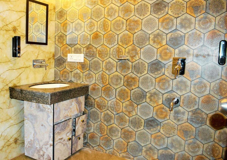 Bathroom 3, Sarins State Side Mistville, Dehradun