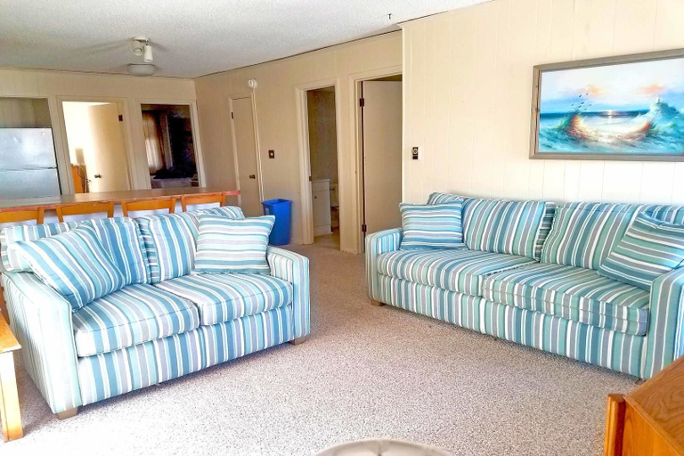 Living room 3, Severn I 208 3 Br condo by RedAwning, Worcester