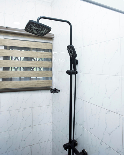 Bathroom shower, Wepia Guest House, Tema