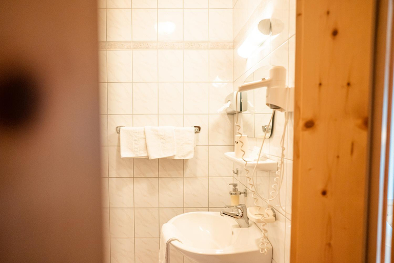 Bathroom 3, Pirker's Natur- & Bio Familienhotel, Spittal an der Drau