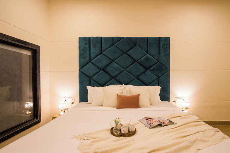 Room 4, Alaya Stays 5BHK Roohmon's Farm Pvt Pool, Udaipur