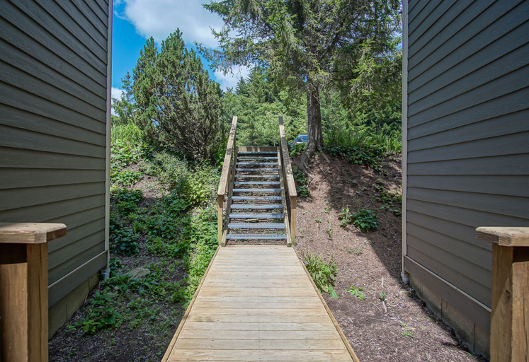 Terrace/patio, Powderidge 44: 1br: 1 Bath Flat, Pocahontas