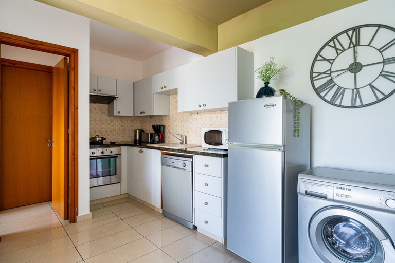 Private kitchen 5, Odin 1-Bedroom Apartment in Larnaca, Larnaca