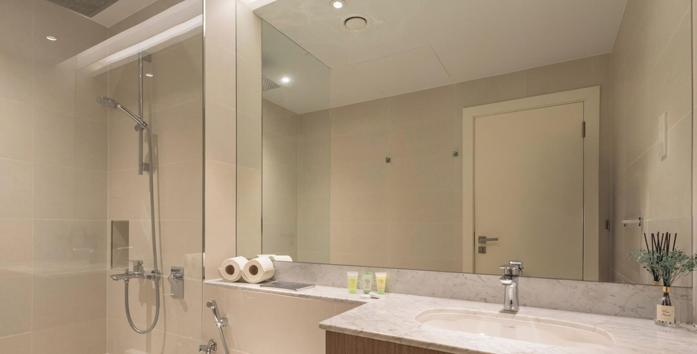 Bathroom, LUX The La Mer Beach Suite 5, Dubai