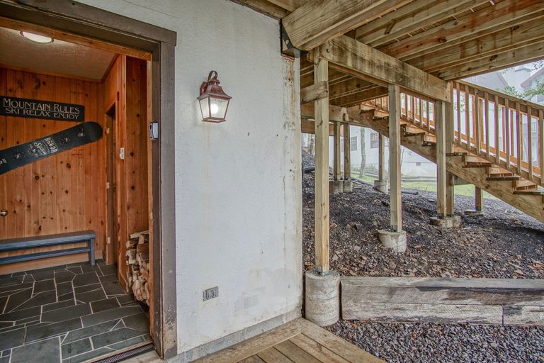 Exterior 5, Whistlepunk # 28: 2 Bedrooms, 2 Full Baths: Slope Side. Wood Fireplace. Central Location, Pocahontas