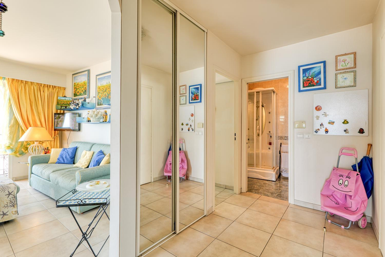 Bedroom, VICTORIA BEACH - Lumineux studio - BORD DE MER - Centre Menton, Alpes-Maritimes