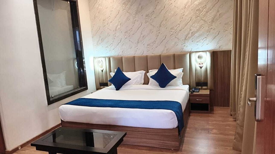 Room 4, Hotel Grace Suites, Kanpur Nagar