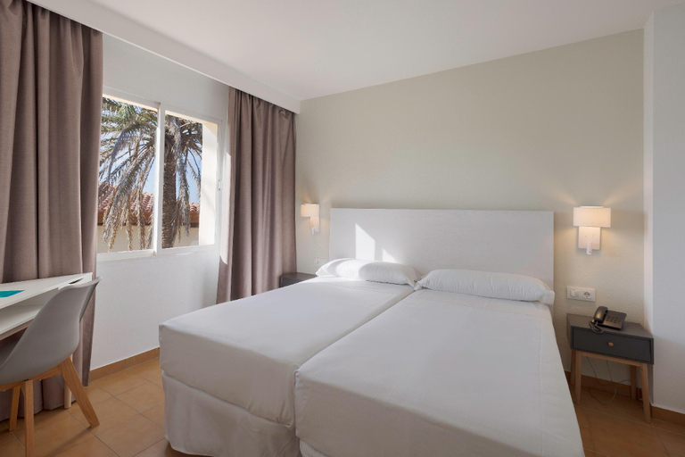 Bedroom 2, AluaSun Mediterráneo Hotel, Baleares