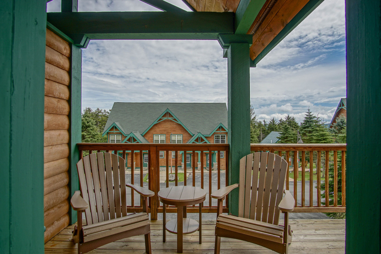 Terrace/patio 2, Camp 4 # 11: 3 Bedrooms + Bonus Sleeping Den, 3.5 Baths: Slope Side, Pocahontas