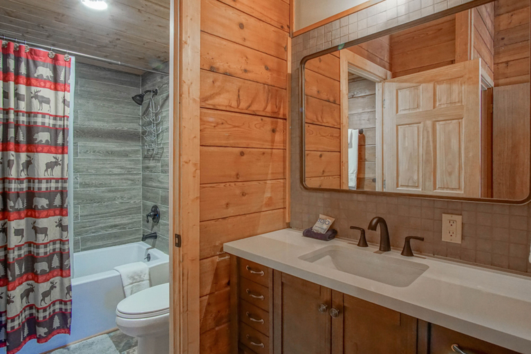 Bathroom 2, 2 Br Plus Loft: Powder Monkey 2, Pocahontas