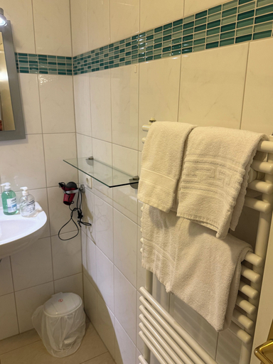 Bathroom 3, Attika Hotel, Pinneberg