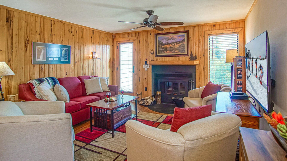 Living area 4, Powderidge 4 -slope Side, Spacious 2 Br Condo, Pocahontas