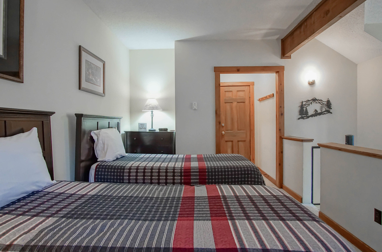 Room 5, Whistlepunk 36: 1 Br Plus Bonus Sleeping Loft Slope Side, Pocahontas