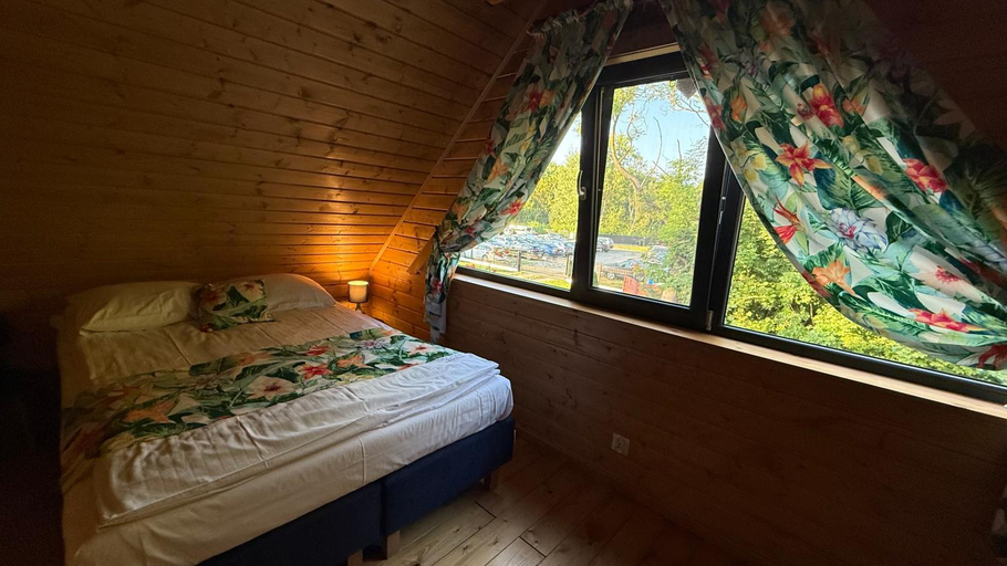 Bedroom 2, Osada Miedzywodzie, Kamień