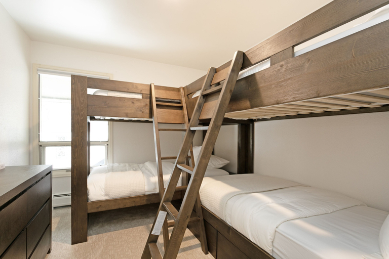 Room 4, 929 Red Sandstone 3 Bedroom Condo, Eagle