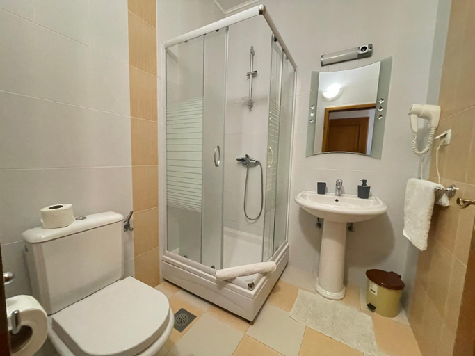Bathroom 2, Apartmani Zeneral I, Novalja