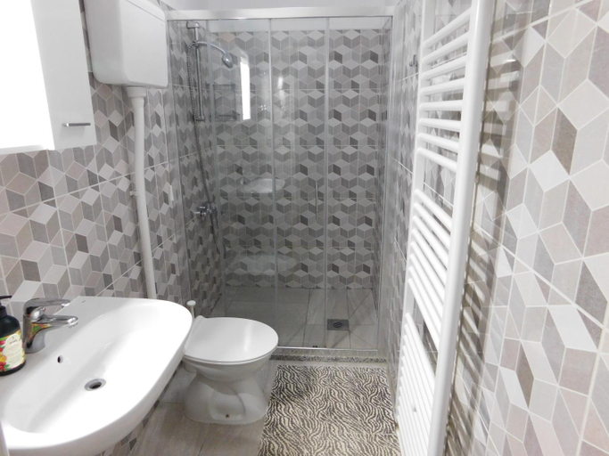 Bathroom 2, Apartments Leo Janjina, Janjina