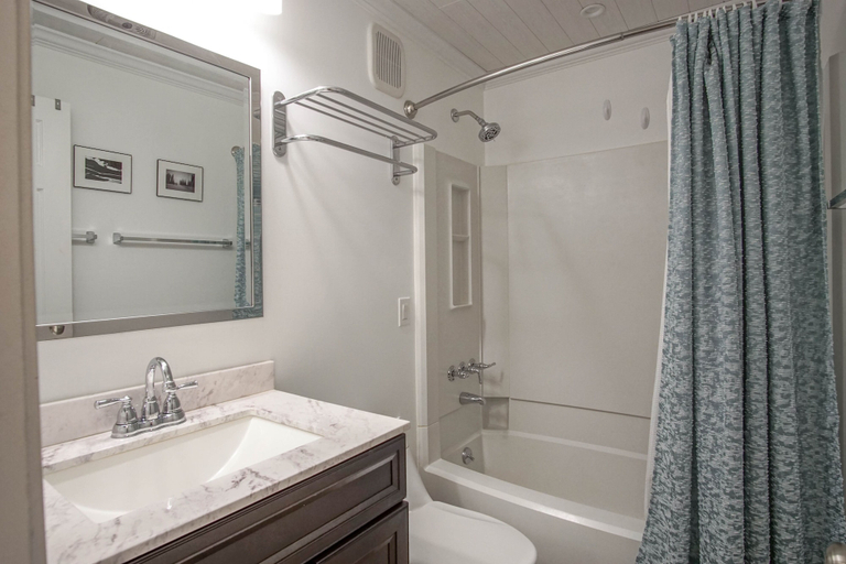 Bathroom 3, 1 Br: Snowcrest 210b: Easy Access to Widow Maker Territory, Pocahontas