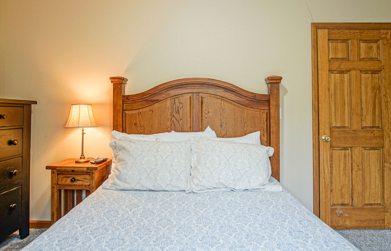 Bedroom 2, Creekside E17, Frisco Kid Retreat Jacuzzi Sleeps 11, Pocahontas