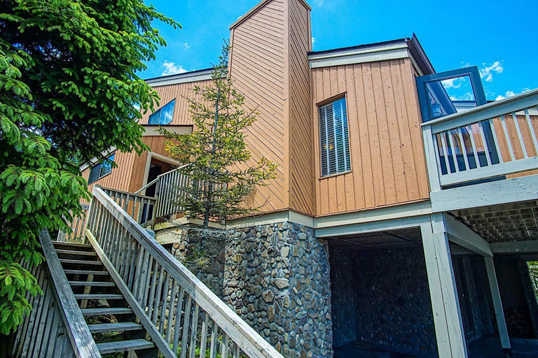 Exterior 2, Wabasso 10 Ski Hideaway Outside Your Door 2 Br Spacious Balcony, Pocahontas