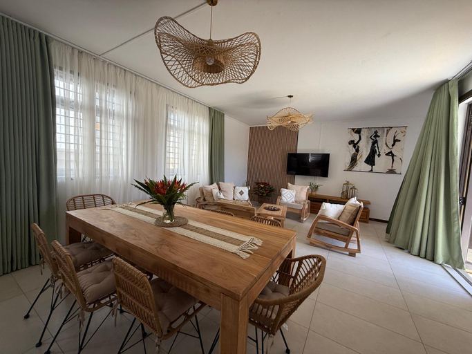 Others 5, Villa Emie