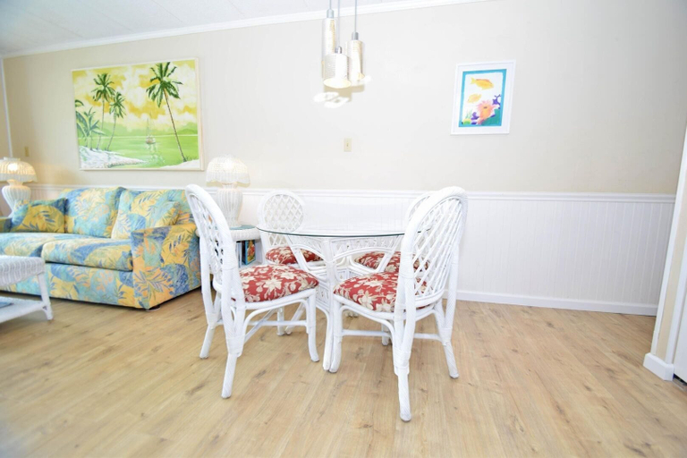 Dining, Shore Lea 102 1 Br condo by RedAwning, Worcester