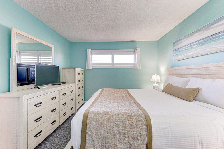 Room 4, 0506 Seaside Escape by Atlantic Towers, New Hanover