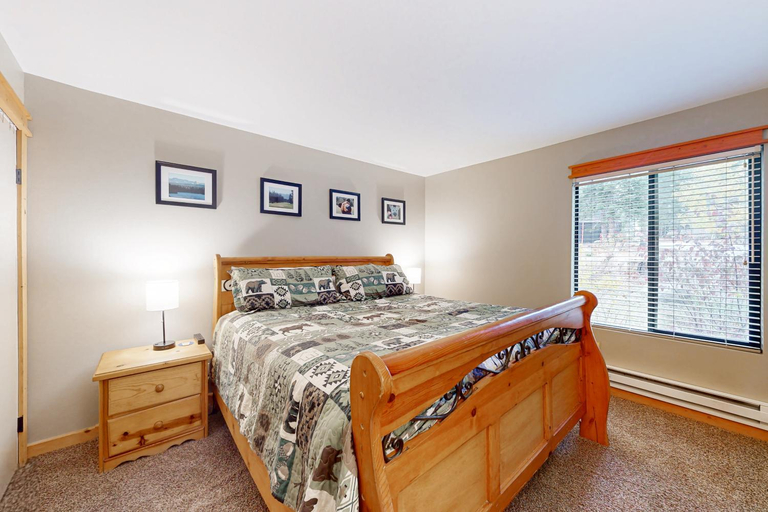 Bedroom 3, The Summit 206, Mono