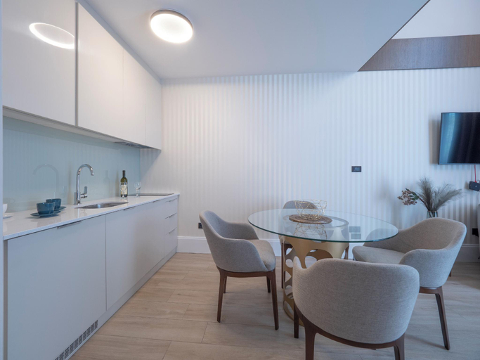 Others 5, CASA AL MARE by Moskva