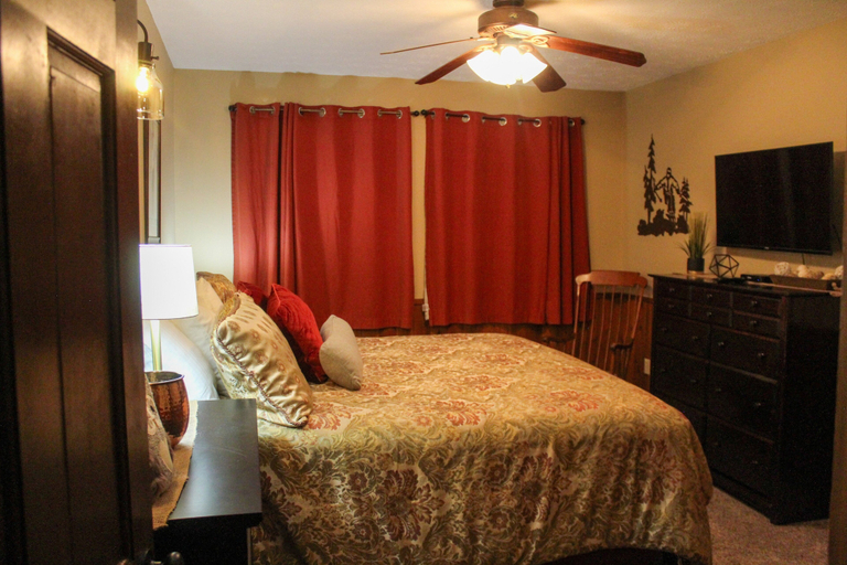 Room, Whistlepunk 45- Modern Comfort With Mountain Charm-1 Bedroom, Pocahontas