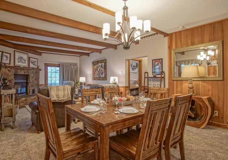 Room 2, Whistlepunk # 28: 2 Bedrooms, 2 Full Baths: Slope Side. Wood Fireplace. Central Location, Pocahontas