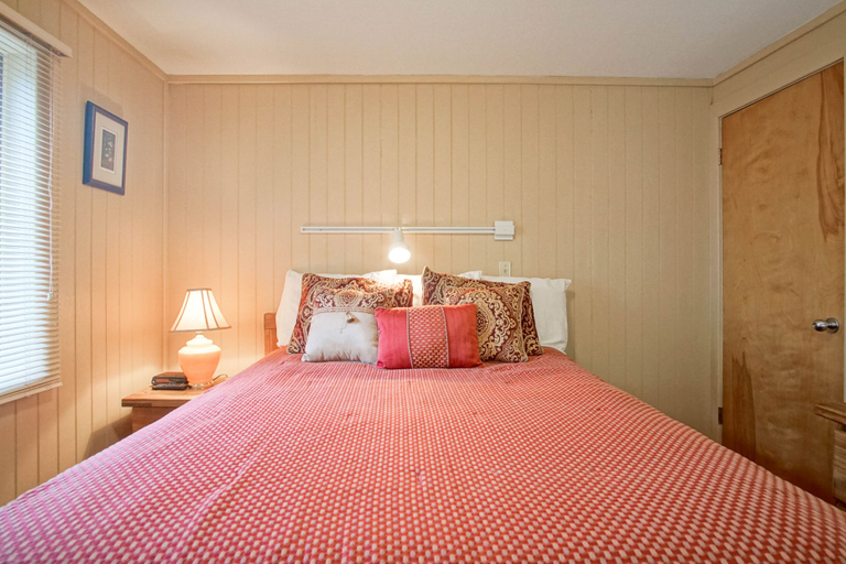 Room 5, Powderidge 60: Slope Side, Fireplace, Spacious Deck, Pocahontas