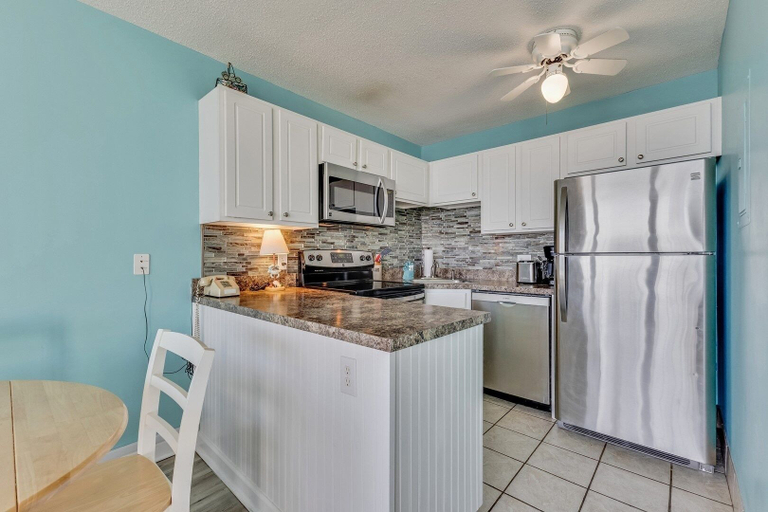 Private kitchen 2, 0402 Modern Greece 1 Bedroom Condo, New Hanover