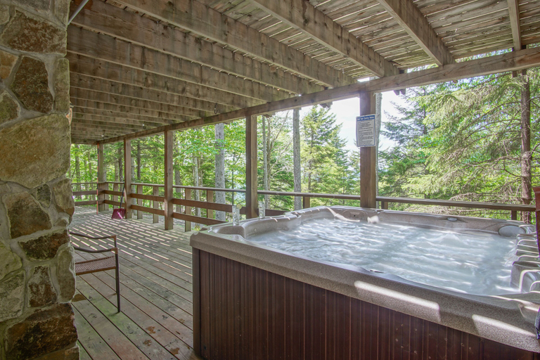 Outdoor spa tub, Luxury Fall Escape North Westridge 111, 6BR, Pocahontas