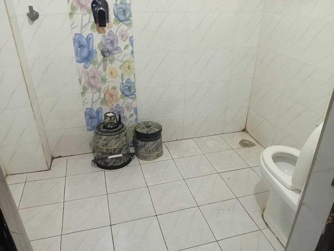 Bathroom 4, The Bhuwan Heights Inn, Satna
