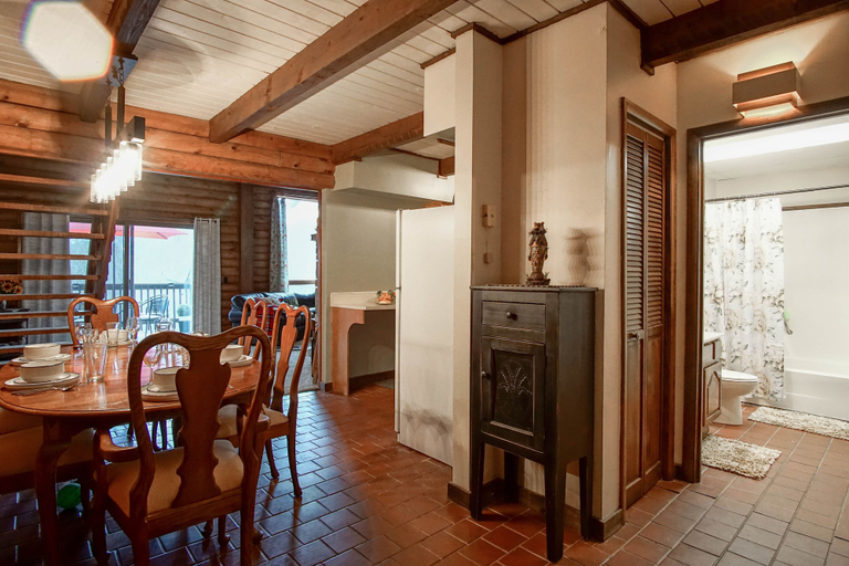 Room 4, 2 Br Plus Loft: Hawthorne Valley 4, Pocahontas