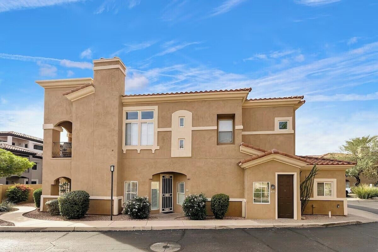 Exterior, The Ultimate Golfer's Paradise, Maricopa