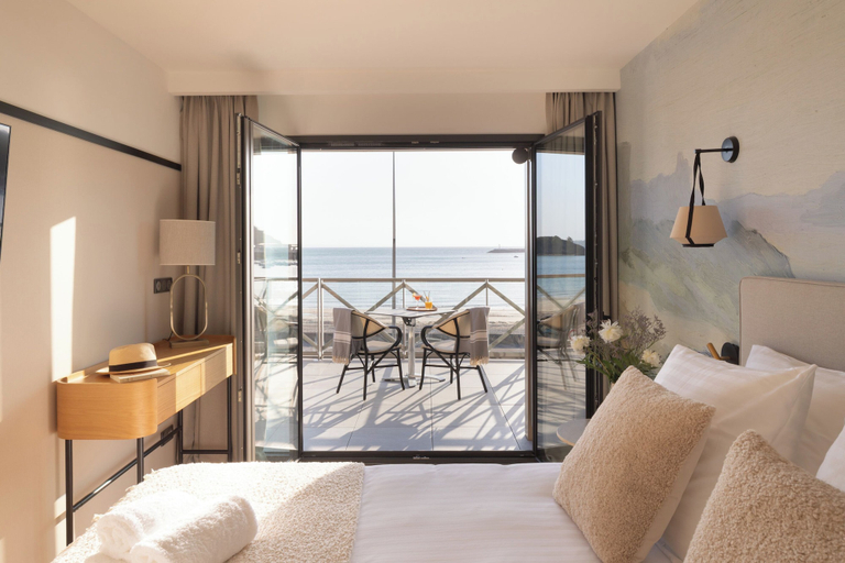 Room 4, Hôtel de La Plage Restaurant La Coquille, Côtes-d'Armor