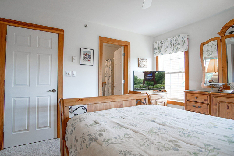 Room 3, Camp 4 24: Slope Side, Cozy 2 BR With Shuttle Service, Pocahontas