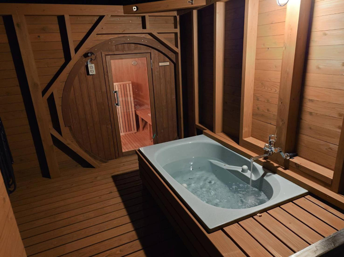 Bathroom 2, Sea-Dweller, Miyazaki