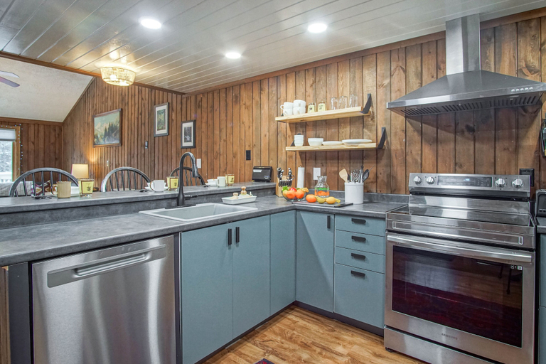 Private kitchen 3, 2 Br: Wabasso 5: 2br, 2 Bath, Pocahontas