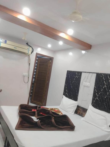 Room 3, SHARDA INN, Delhi