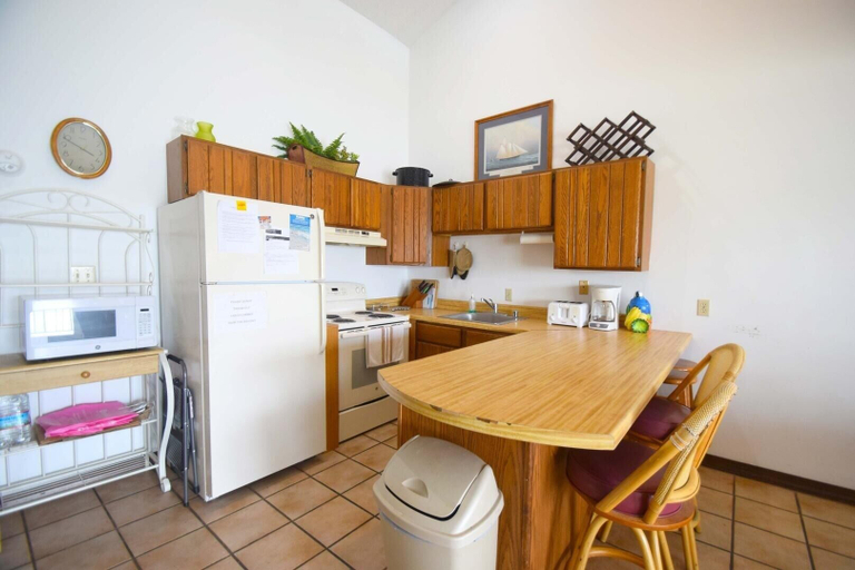 Private kitchen, Crab Cove On The Bay 406, Worcester