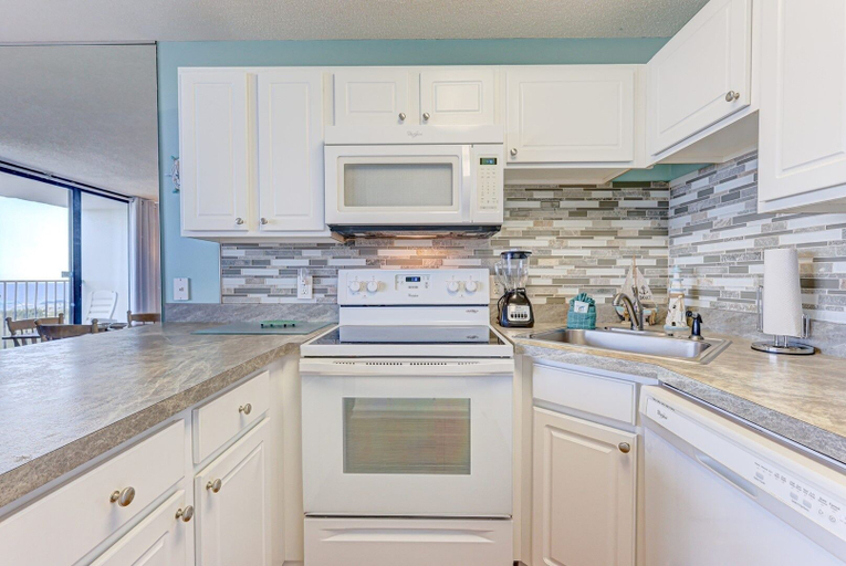 Private kitchen 2, 0207 Dancing Tides 1 Bedroom Condo, New Hanover